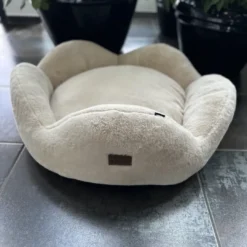 Hot Flora plys hundeseng Small 57 x 57 cm Beige Hundesenge Og Kurve Til Hunde - Bløde Og Komfortable|Sovepladser Til Hvalpe - Hundesenge, Kølemåtter Og Trygge Hvilesteder