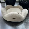 New Flora plys hundeseng Medium 75 x 75 cm Beige Hundesenge Og Kurve Til Hunde - Bløde Og Komfortable|Sovepladser Til Hvalpe - Hundesenge, Kølemåtter Og Trygge Hvilesteder